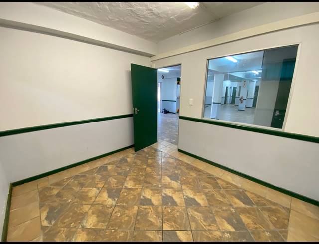 1,020M² BUILDING TO LET IN GEORGE CENTRAL